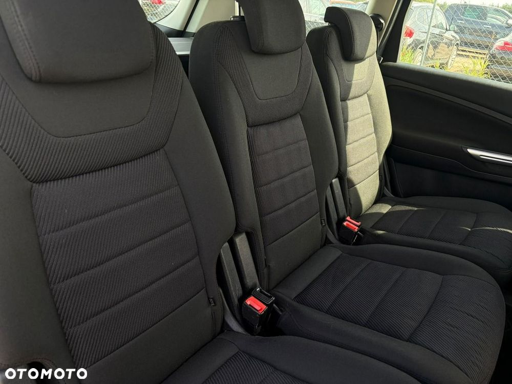 Ford S-Max - 13