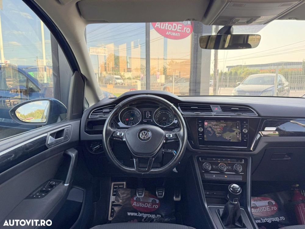 Volkswagen Touran - 11
