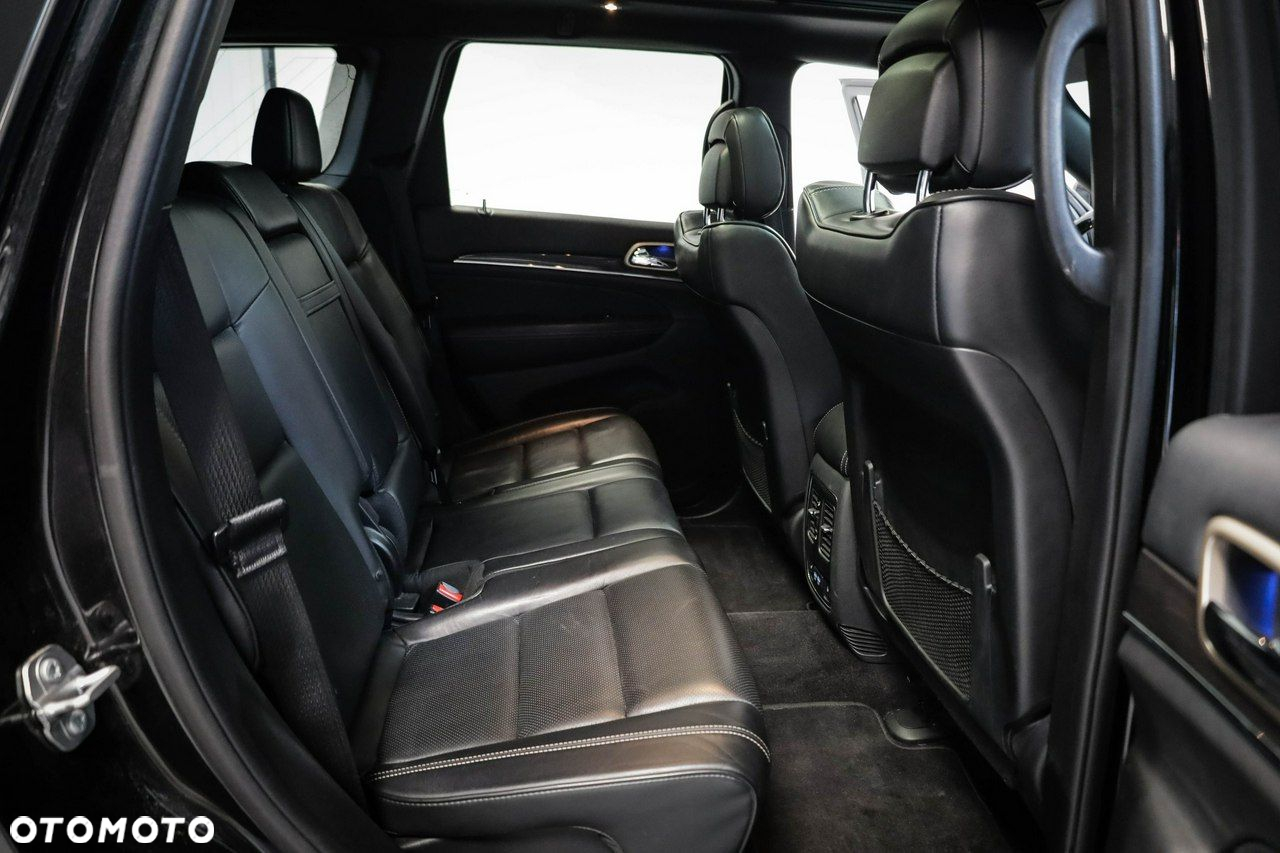 Jeep Grand Cherokee - 26