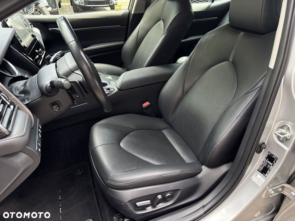 Toyota Camry 2.5 Hybrid Executive CVT - 24