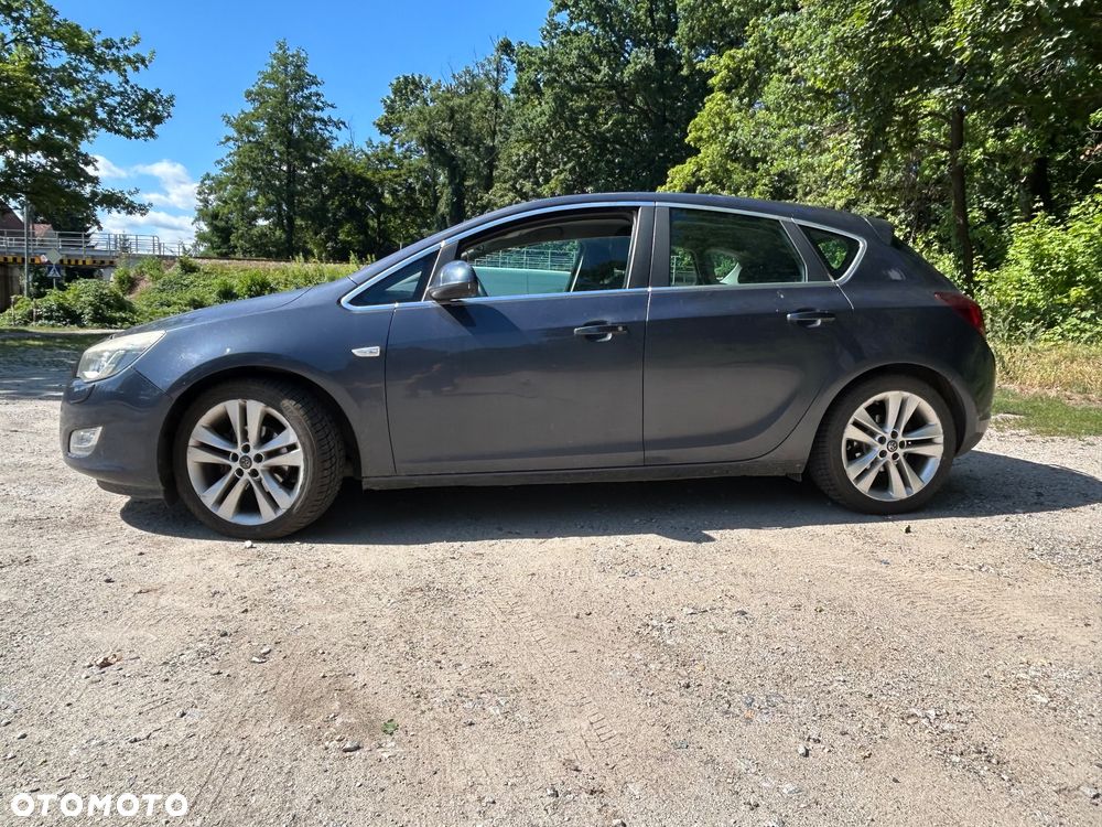 Opel Astra 1.4 Turbo Cosmo - 2