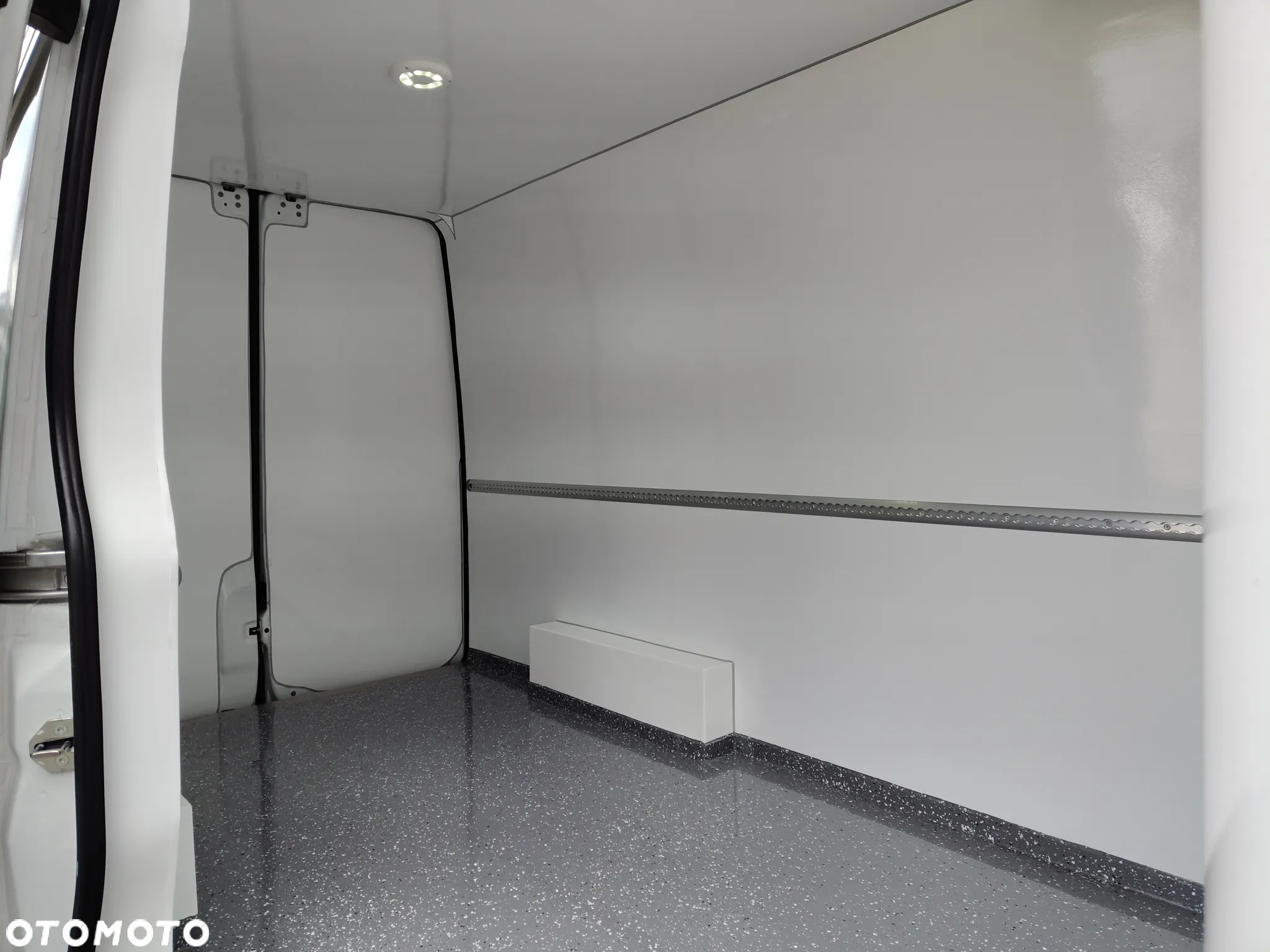 Mercedes-Benz Sprinter - 23