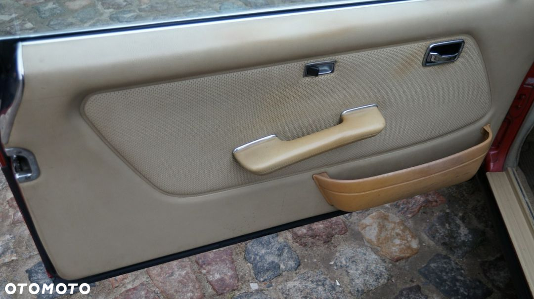 Mercedes-Benz W123 - 24