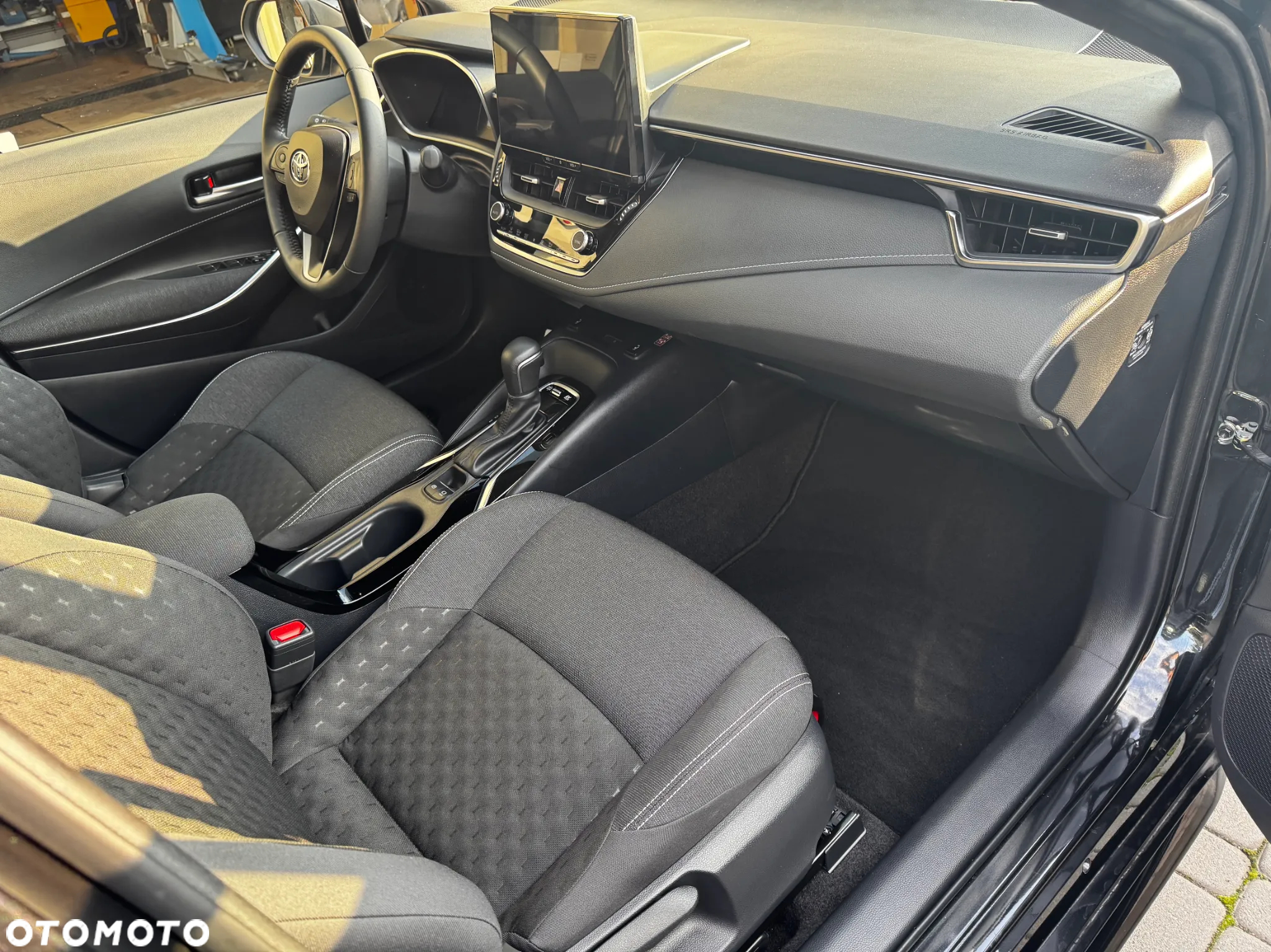 Toyota Corolla 1.8 Hybrid Executive - 13