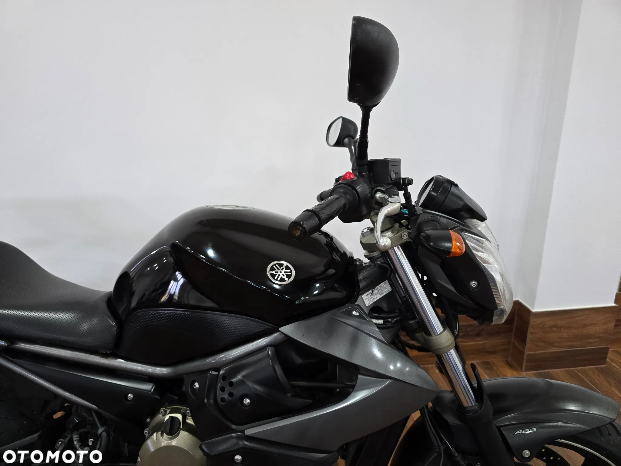 Yamaha XJ - 4