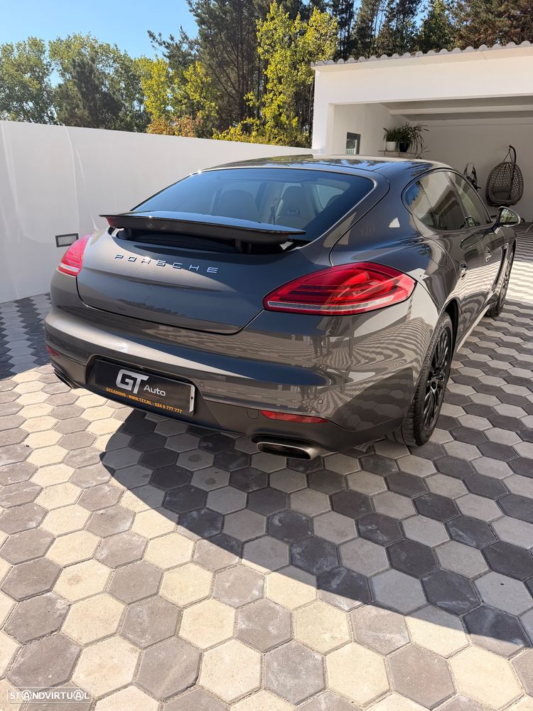 Porsche Panamera - 4