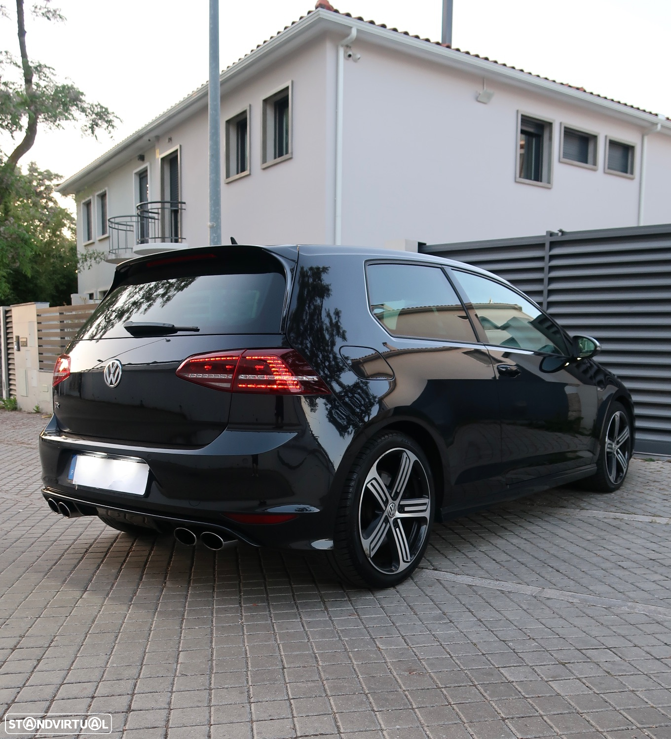 VW Golf 2.0 TSi R - 9
