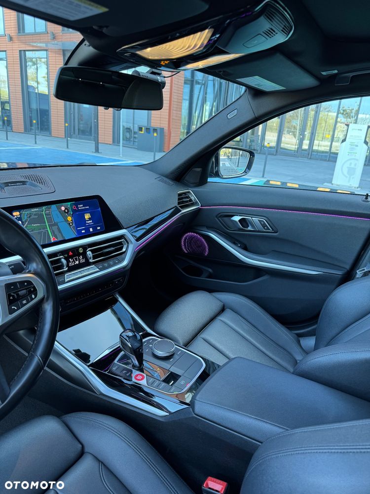 BMW Seria 3 330i xDrive M Sport - 10