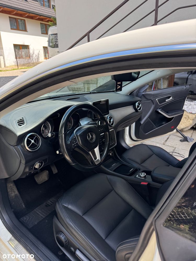 Mercedes-Benz CLA 250 4-Matic - 8