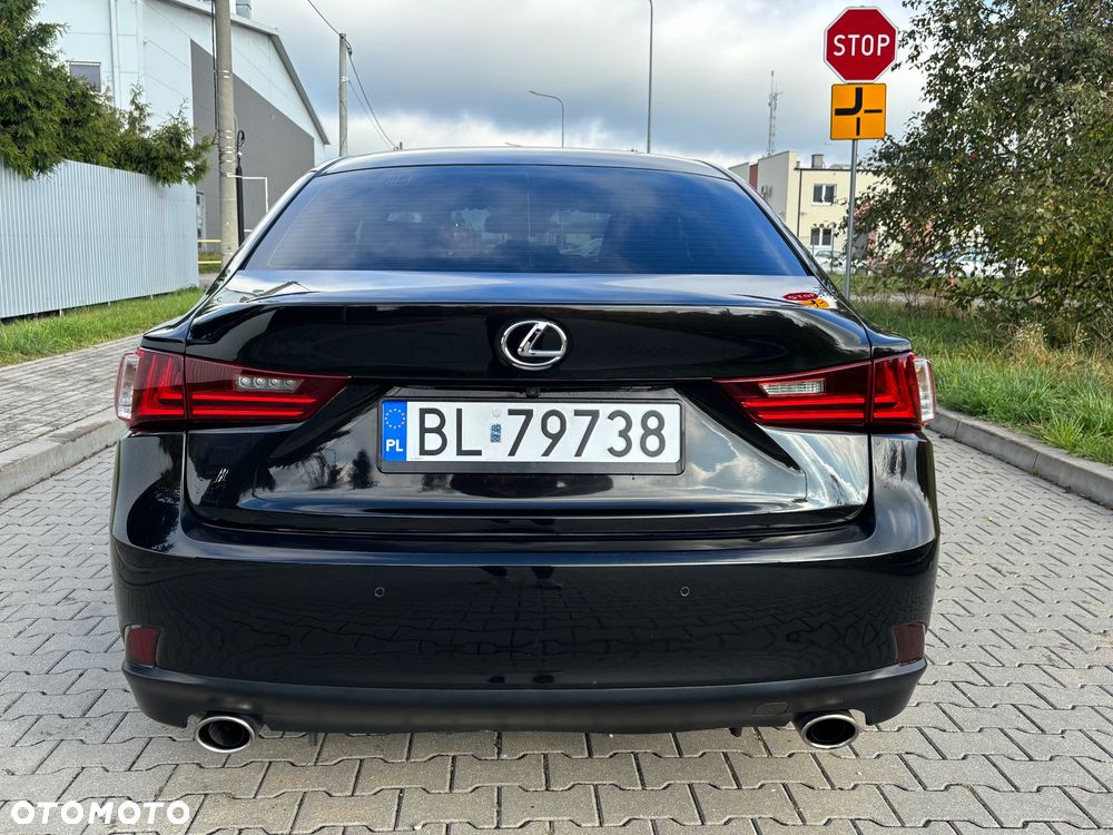 Lexus Is 2016 photo 5