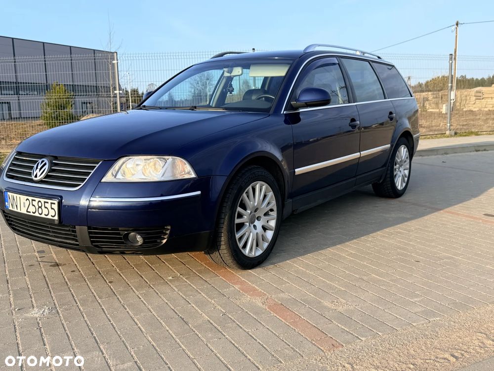 Volkswagen Passat - 1