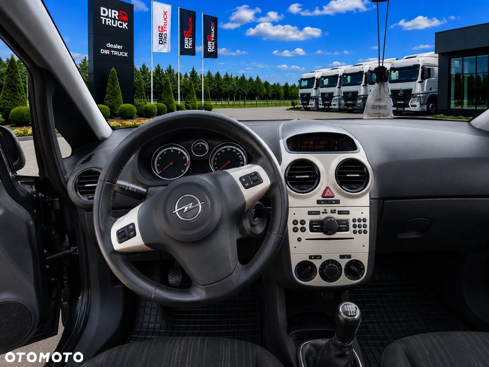 Opel Corsa 1.2 16V Cosmo - 11