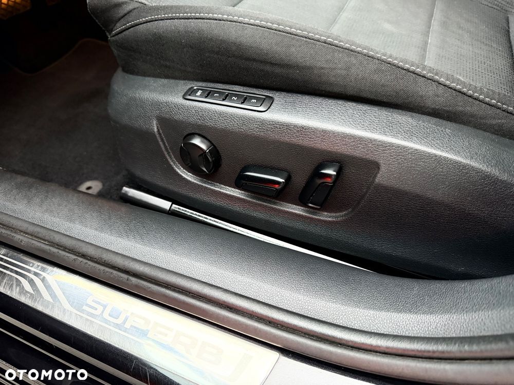 Skoda Superb 2.0 TDI Ambition DSG - 19