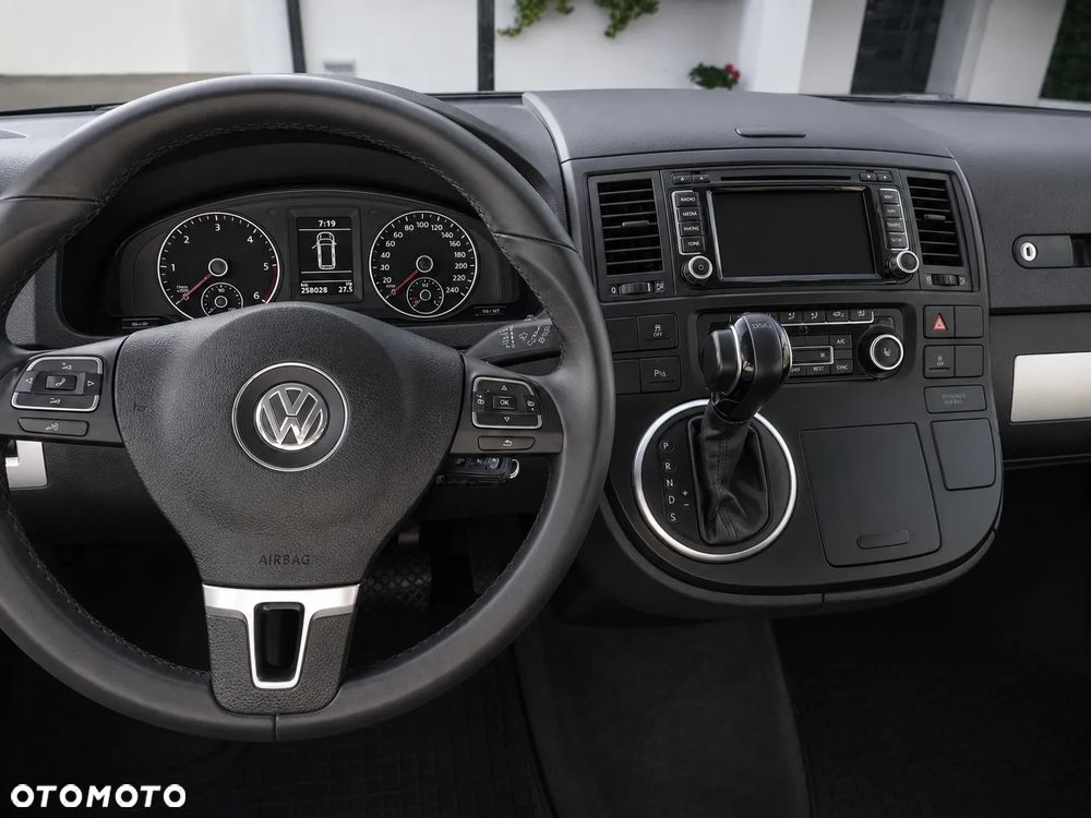 Volkswagen Multivan - 17
