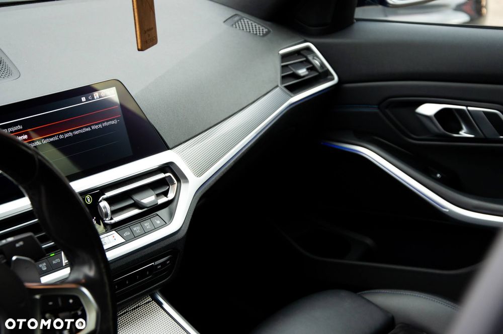 BMW Seria 3 320d xDrive M Sport - 17