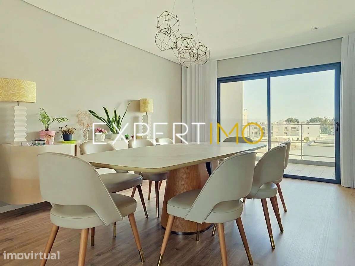 Apartamento T5 com Garagem Box - Centro de Portimão - Grande imagem: 4/32