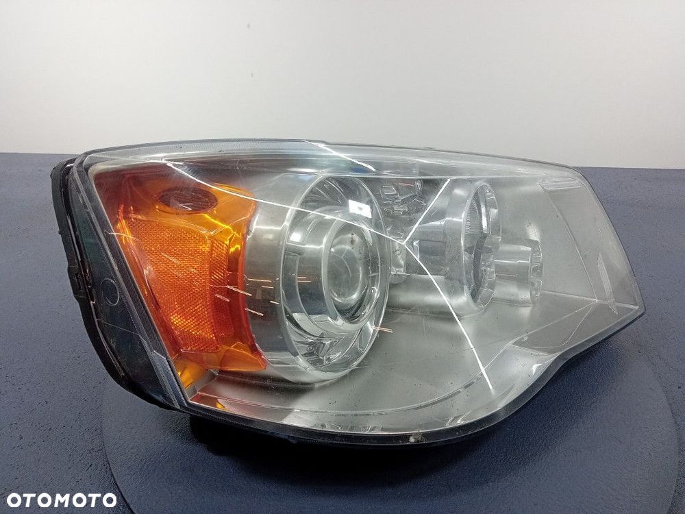 VOYAGER V 07- REFLEKTOR PRAWY XENON 05113334AE - 2