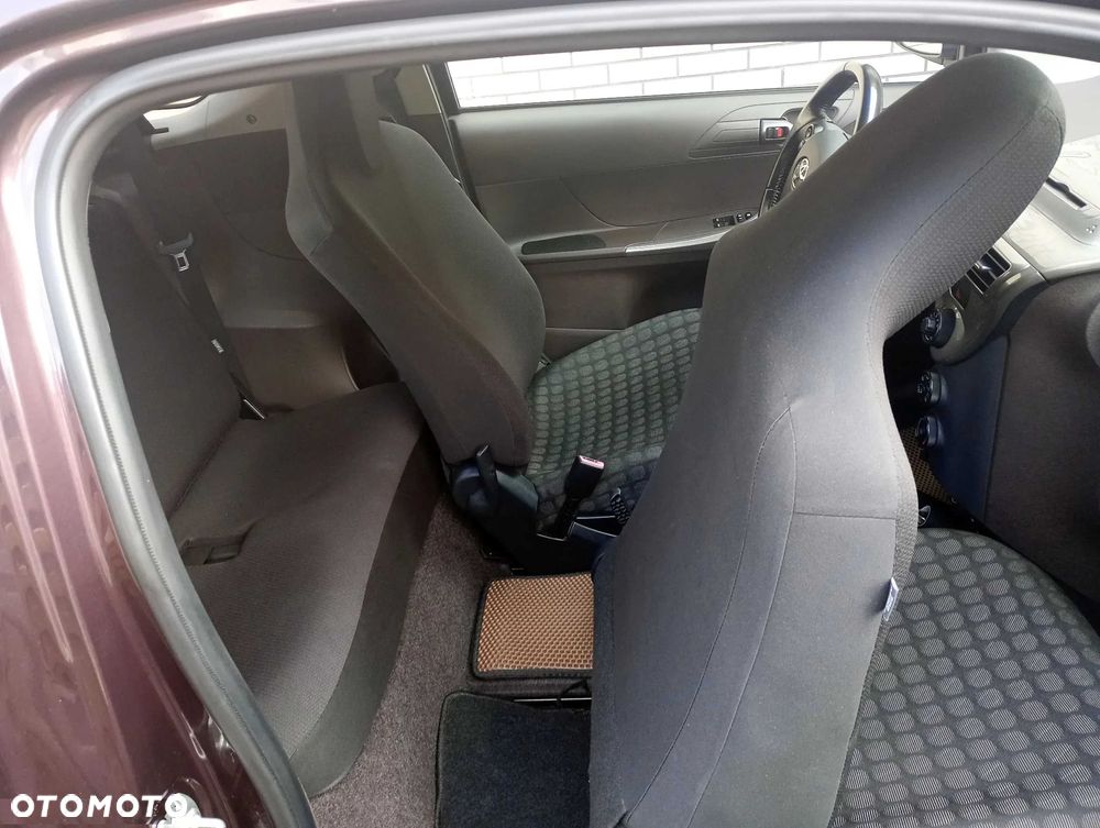 Toyota iQ - 7