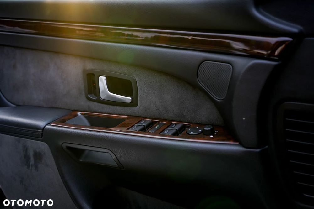 Audi A8 - 8