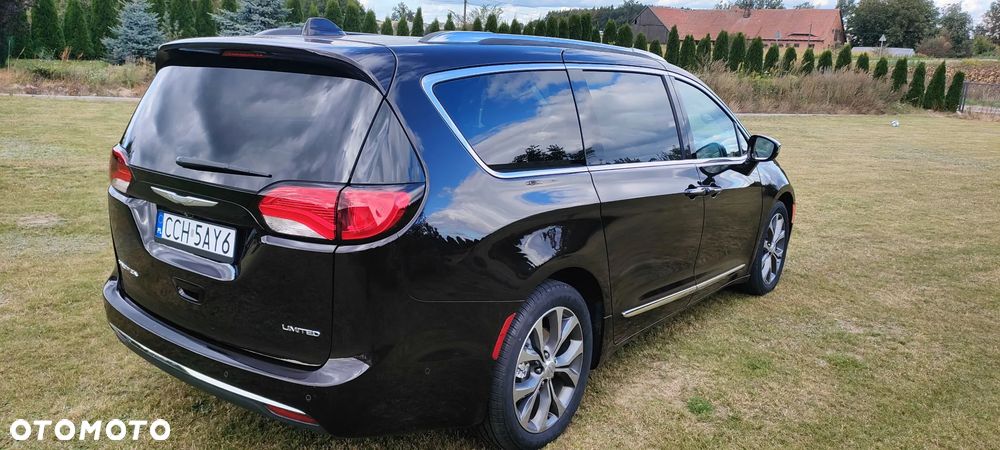 Chrysler Pacifica - 16