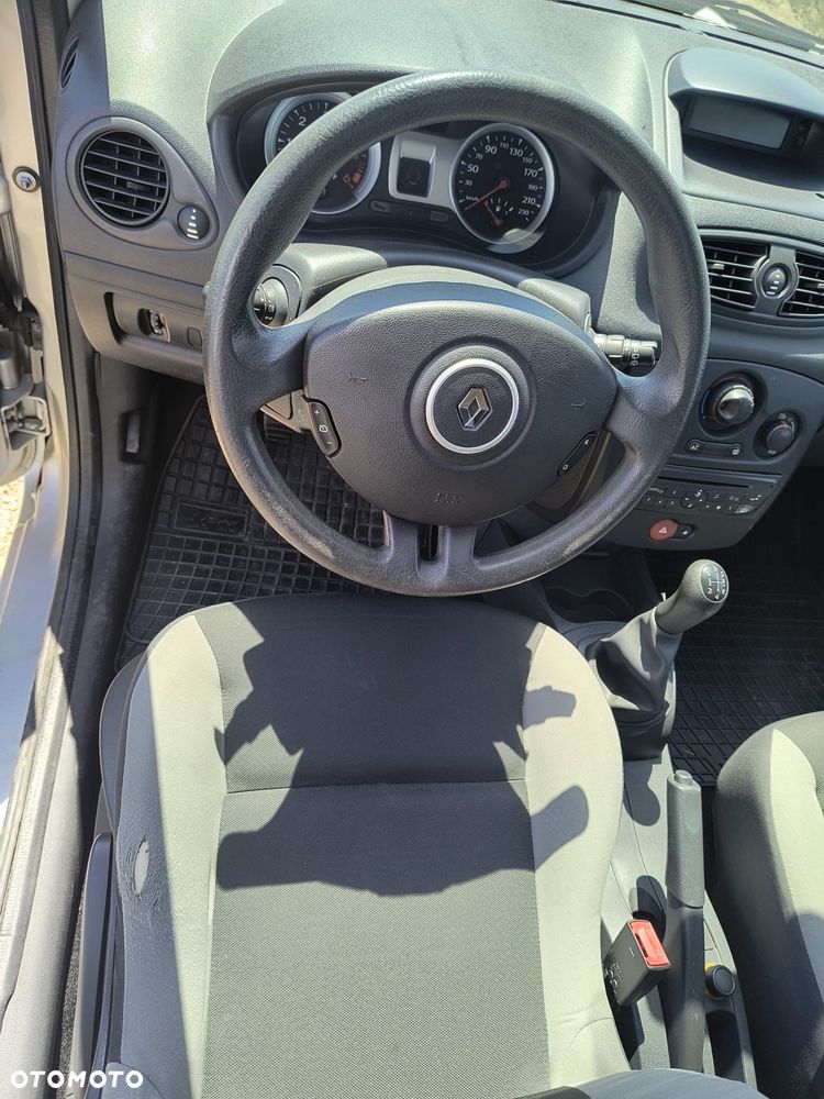 Renault Clio - 12
