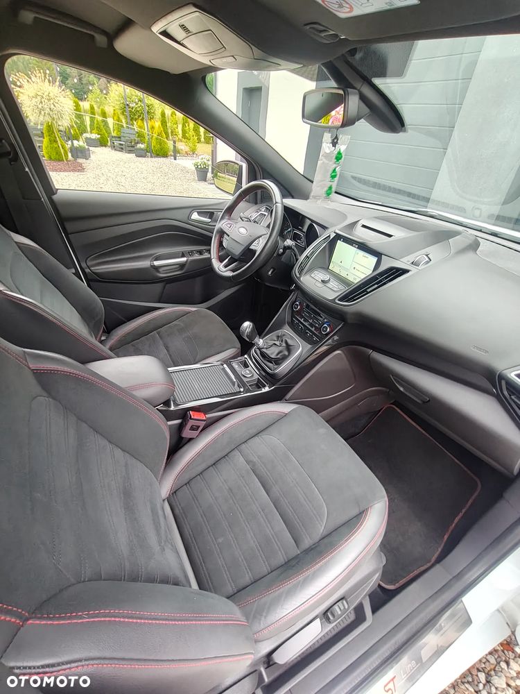 Ford Kuga 1.5 EcoBoost 2x4 ST-Line - 12