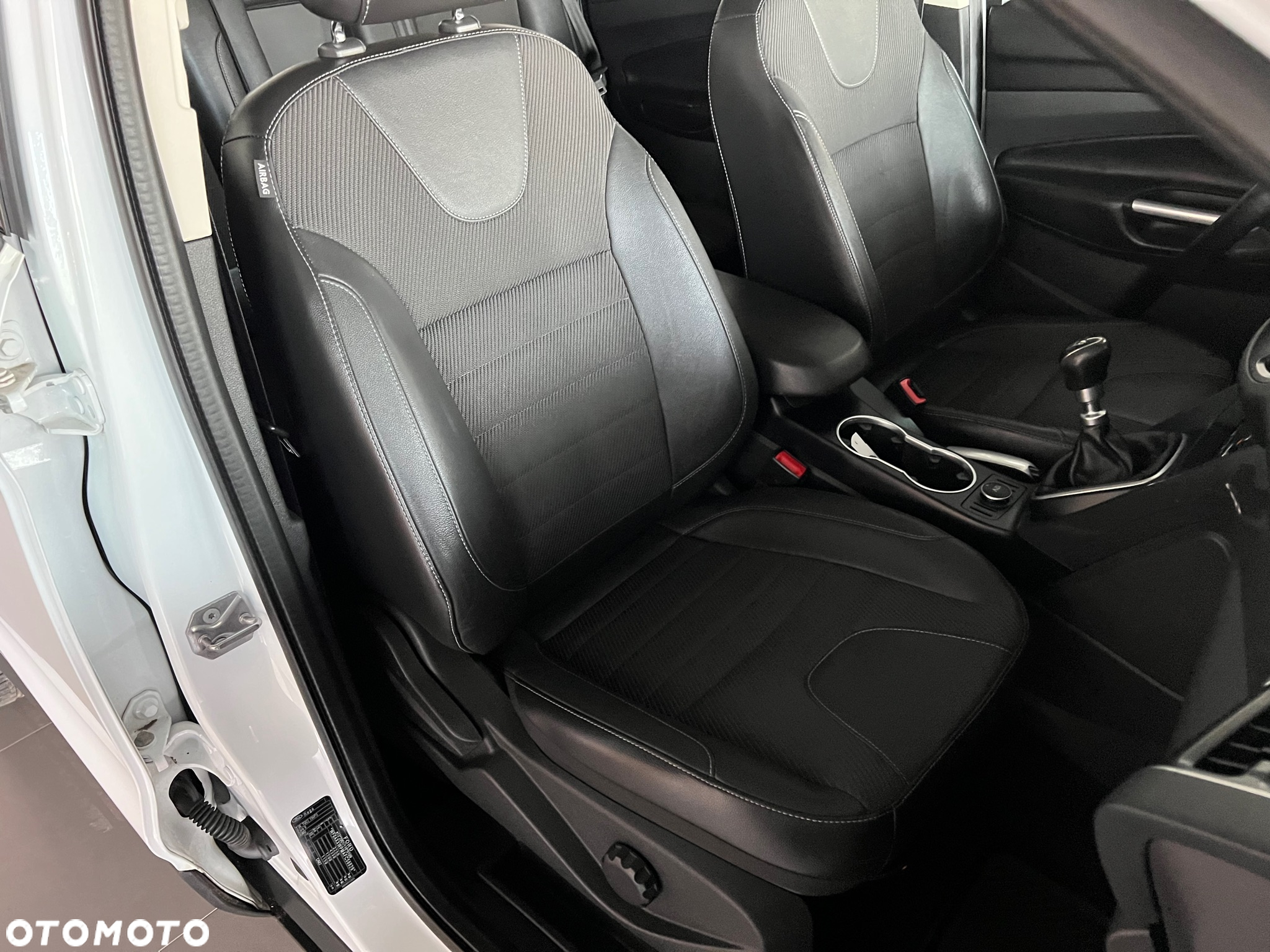 Ford Kuga - 32