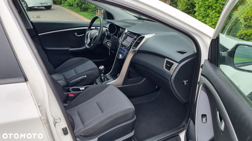 Hyundai i30 1.4 Intro Edition - 16