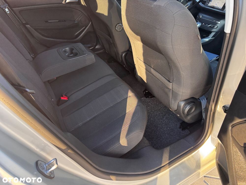 Peugeot 308 BlueHDi FAP 120 EAT6 Stop & Start Allure - 21