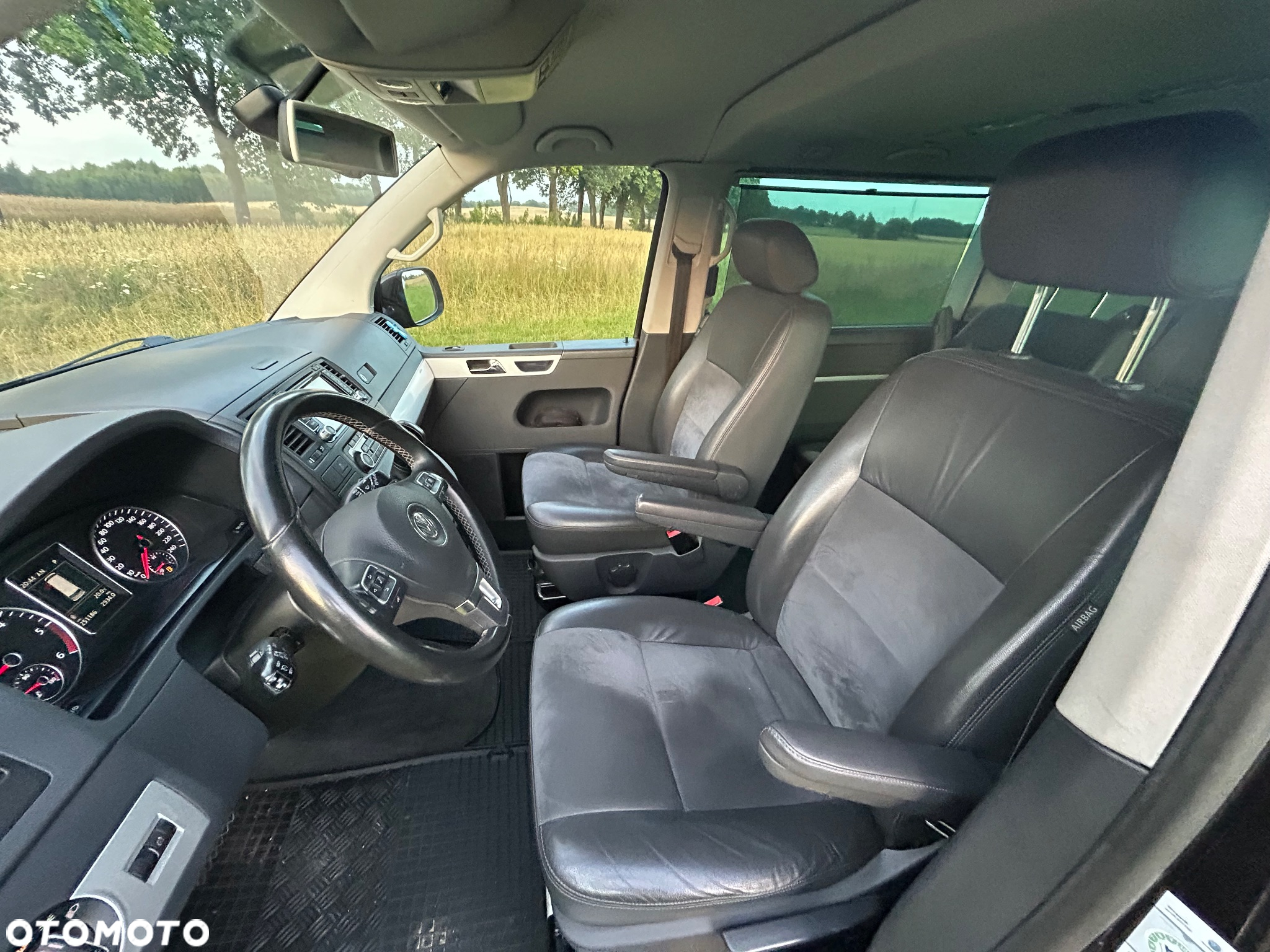 Volkswagen Multivan - 14