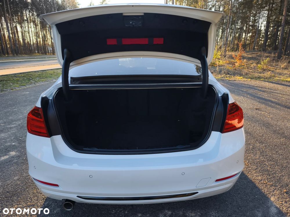 BMW Seria 3 318d Blue Performance Sport Line - 23