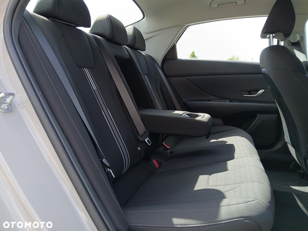 Hyundai Elantra 1.6 Smart - 23