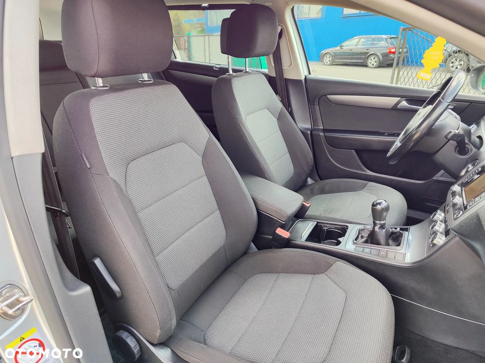 Volkswagen Passat 2.0 TDI Comfortline - 11