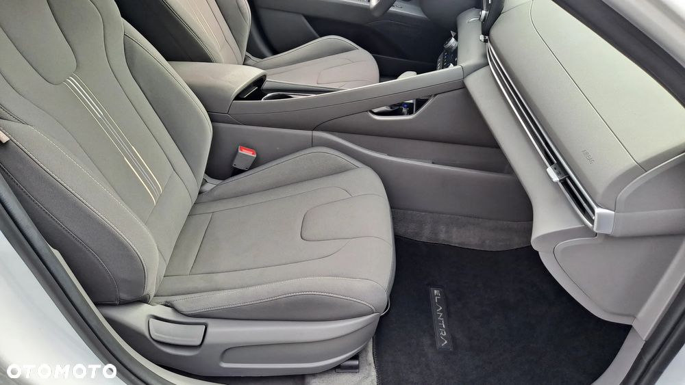 Hyundai Elantra ver-1-6-comfort - 26