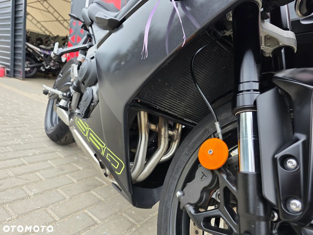 Triumph Daytona - 30