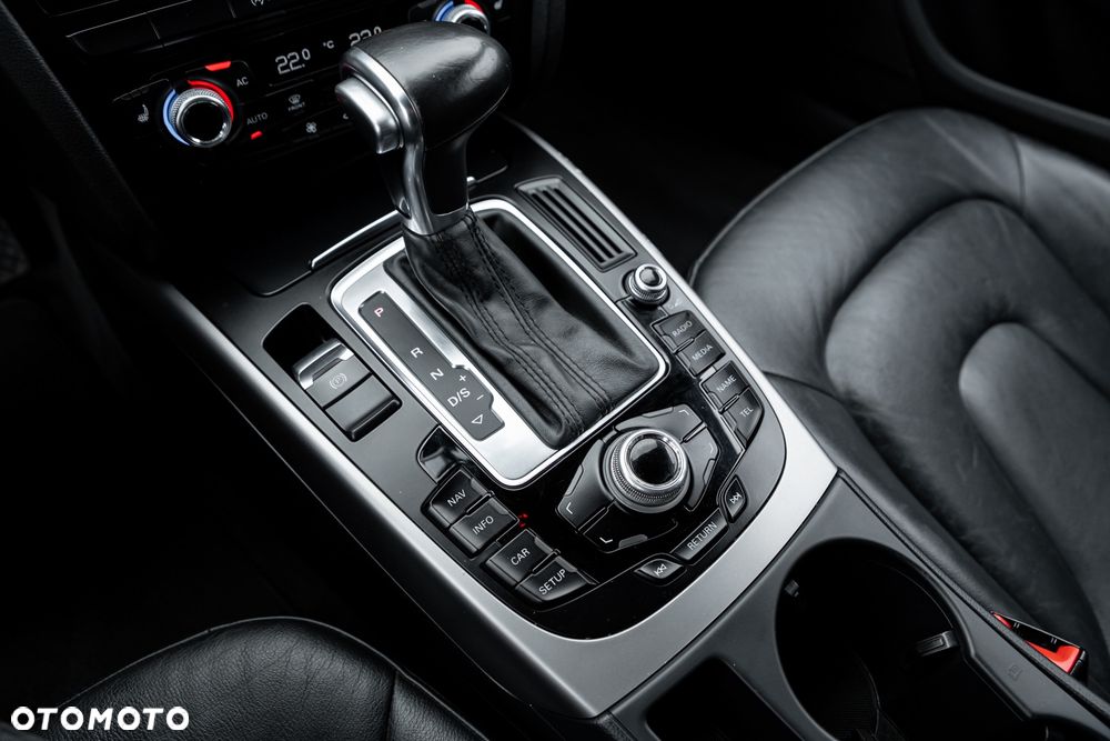 Audi A4 Avant 2.0 TDI DPF quattro S tronic S line Sportpaket - 32