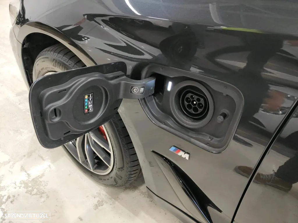 BMW 530 e Pack Desportivo M - 9