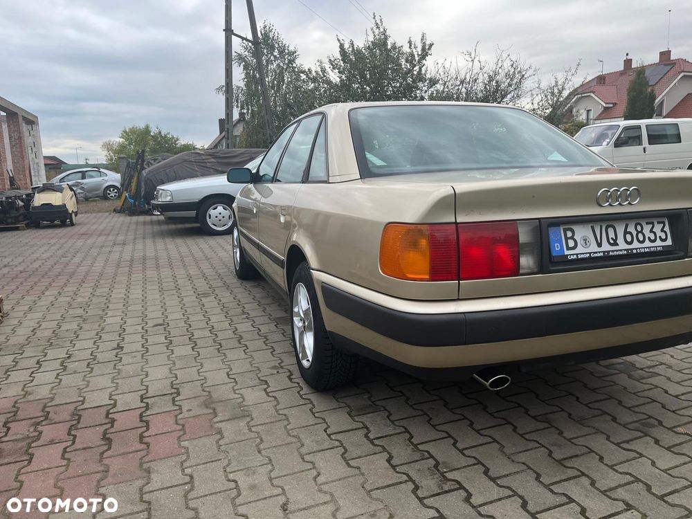 Audi 100 2.0 E - 12