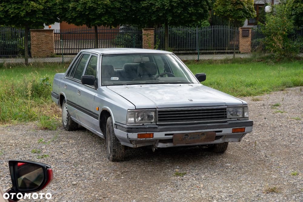 Nissan Laurel - 3