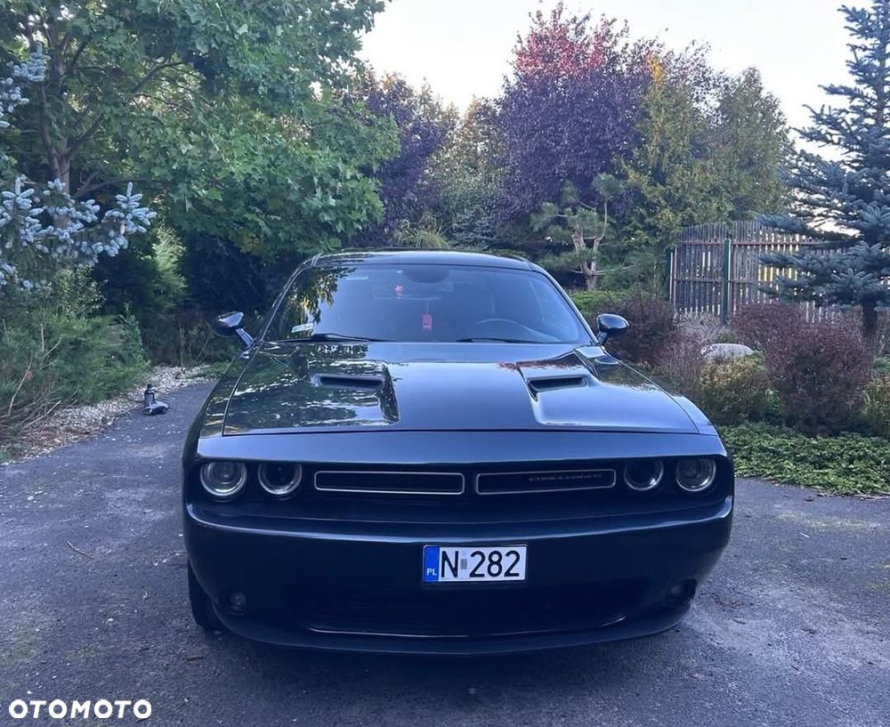Dodge Challenger - 2