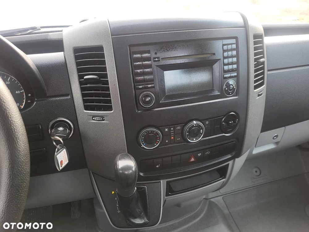 Mercedes-Benz Sprinter - 25