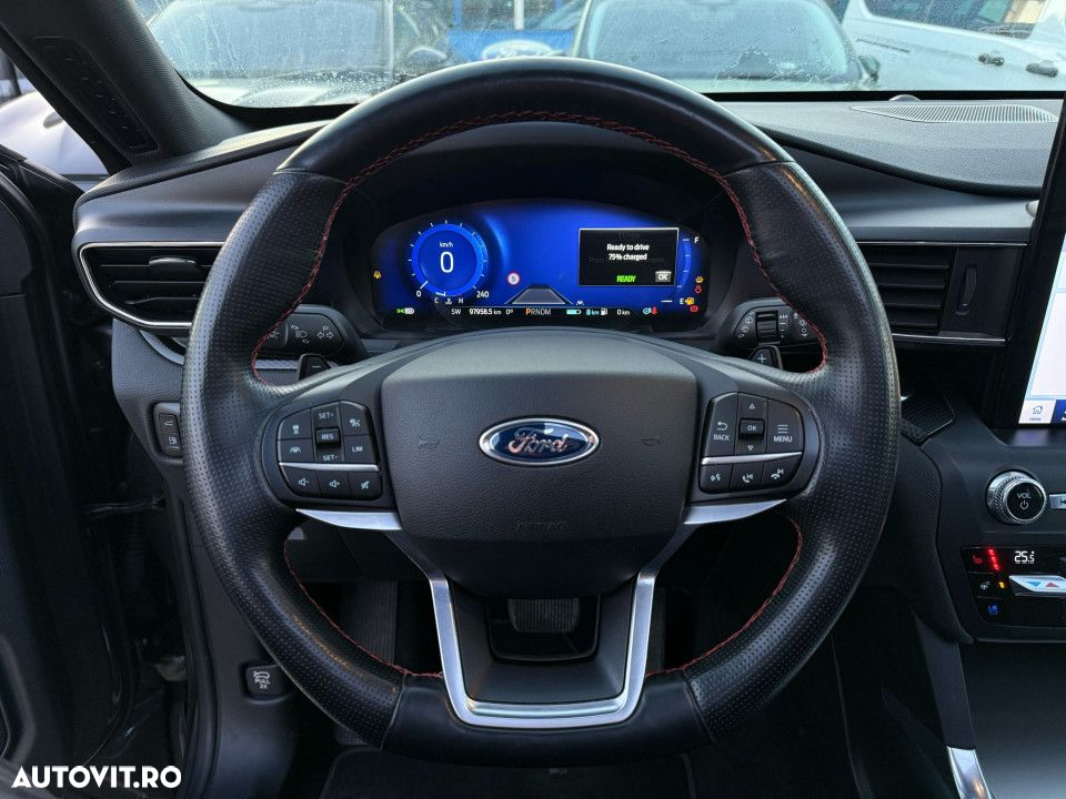 Ford Explorer - 32
