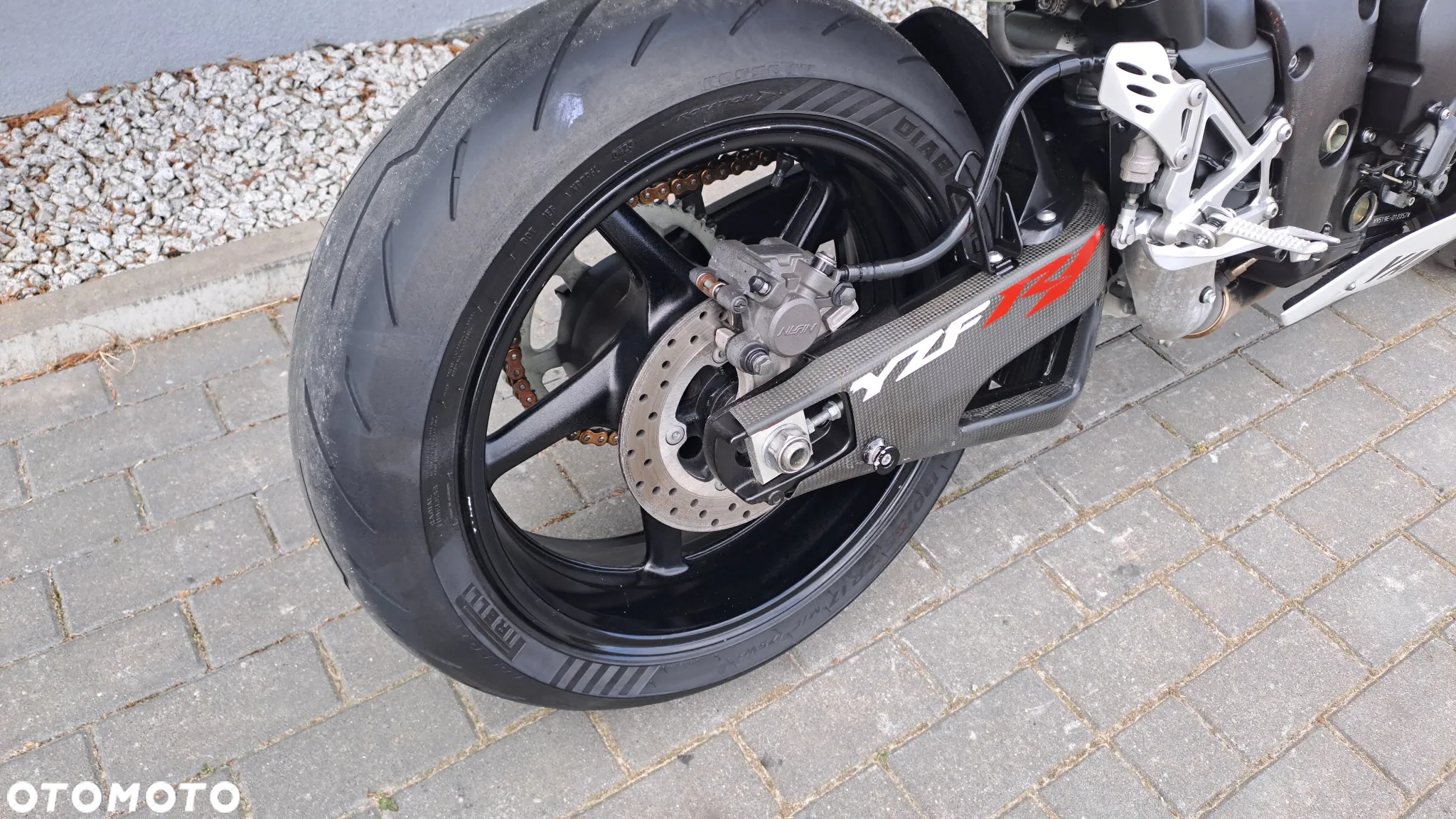 Yamaha R1 - 19