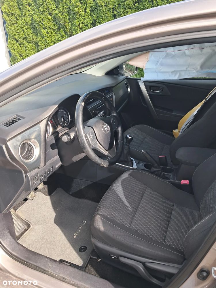 Toyota Auris - 2