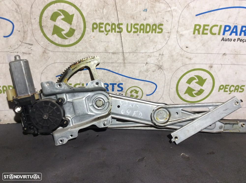 Elevador frente direito Toyota Yaris P8  2004 - 1