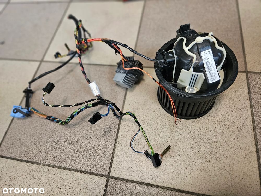 Dmuchawa nawiewu rezystor wiązka Peugeot 308 I T7 1,6 HDI T1000588K - 1