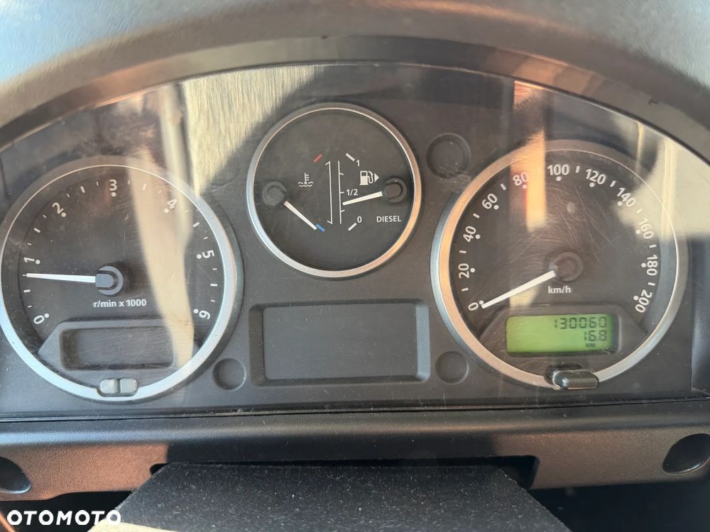 Land Rover Defender 2.4 TD4 S - 32