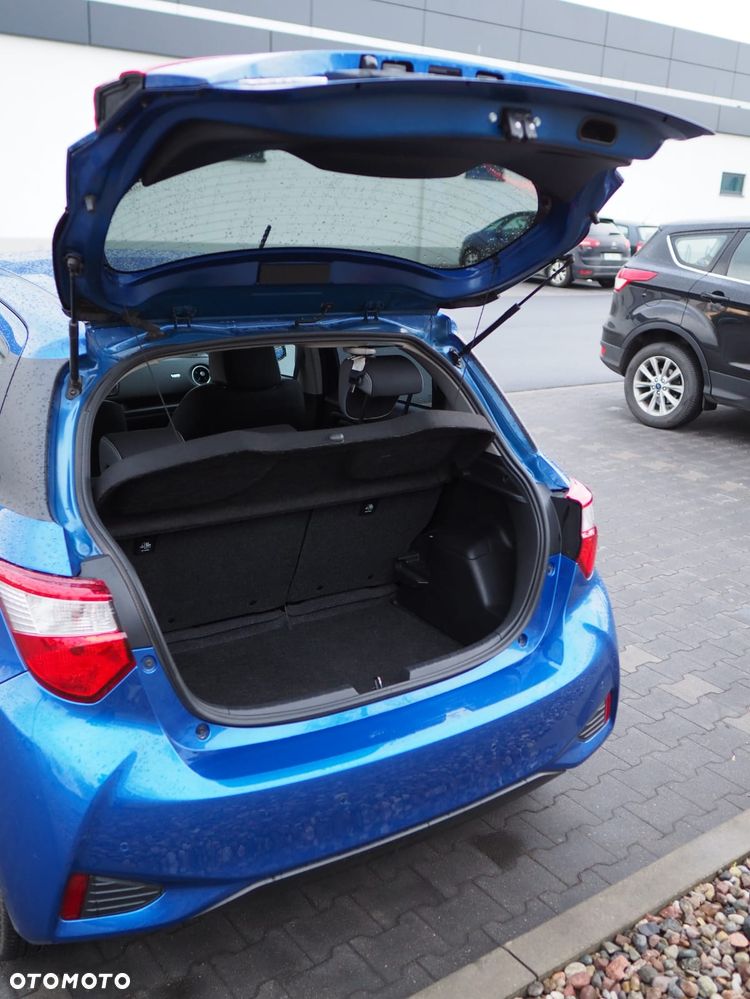 Toyota Yaris Hybrid 100 20th Anniversary - 16