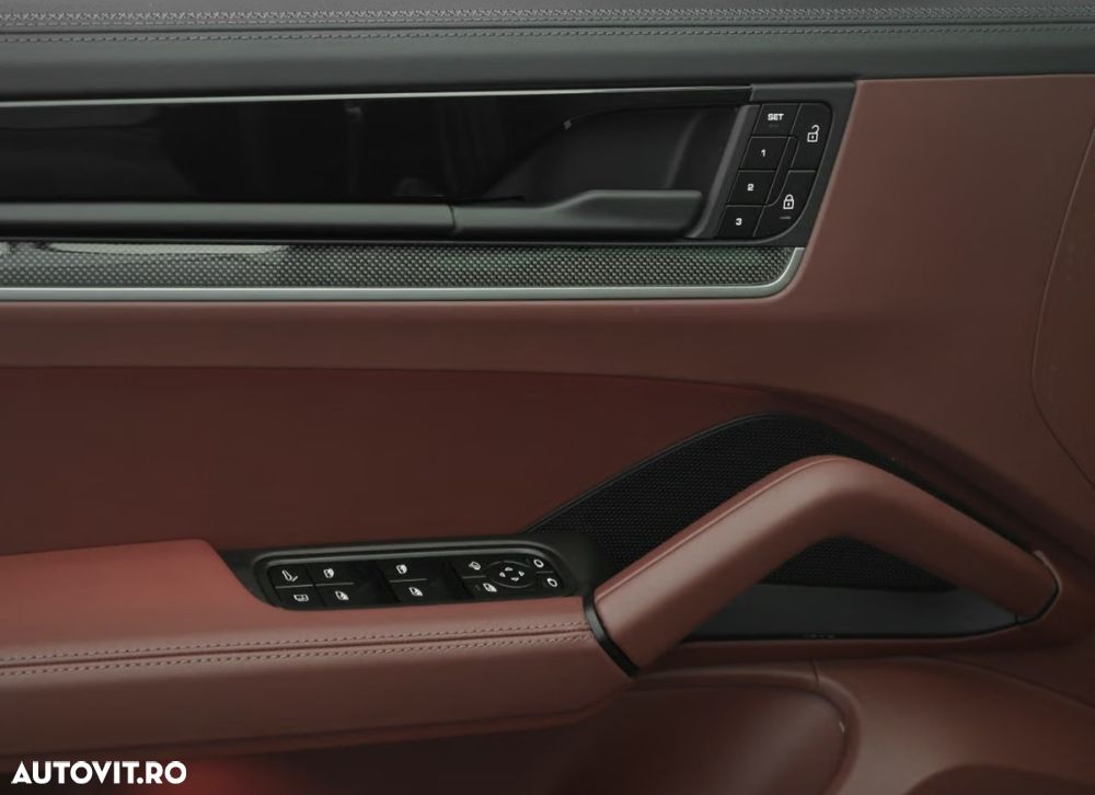Porsche Cayenne Coupe E-Hybrid - 13