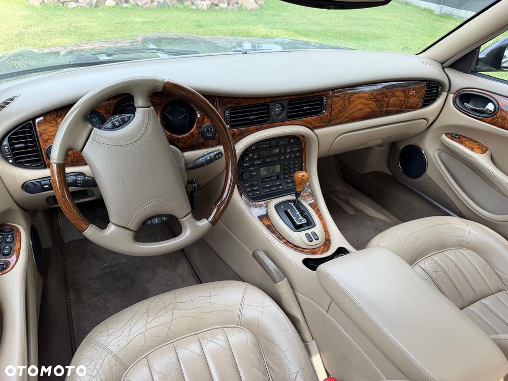 Jaguar XJ - 7
